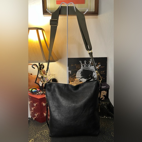 Fossil Black Pebble Leather Crossbody Hobo Shoulder bag w Guitar & Handle Strap - Picture 4 of 13
